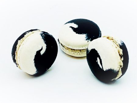 6 Pack Grass Jelly French Macarons | Perfect for your next celebratory events. Fashion