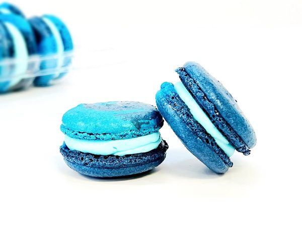 6 Pack  Blue curaçao macarons | ideal for celebratory events. Fashion