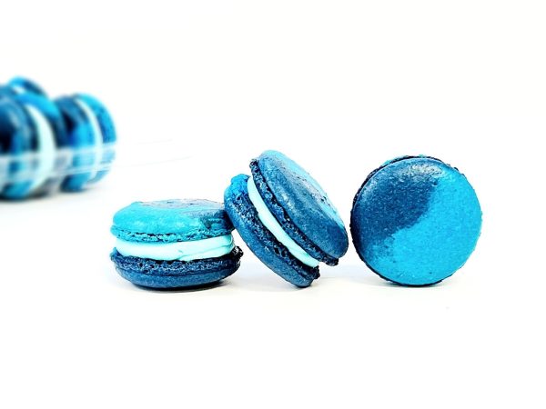 6 Pack  Blue curaçao macarons | ideal for celebratory events. Fashion