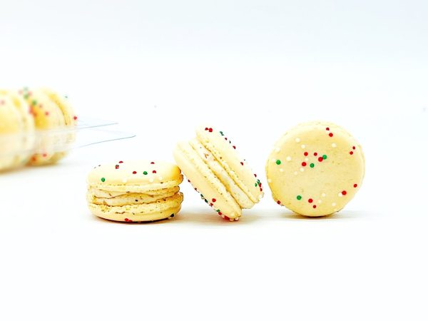 6 Classic Gingerbread French Macarons For Sale