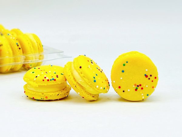 50 Pack Passionfruit White Chocolate French Macaron Value Pack Online Hot Sale