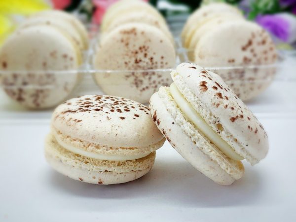 6 Pack Assorted  Macarons | Milk Chocolate, Vanilla and Birthday Cake Macarons Cheap