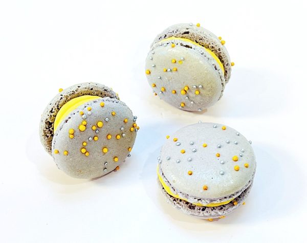 6 Pack Butterscotch Dark Chocolate French Macaron For Sale