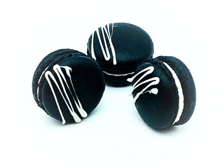 6 Pack Black Velvet French Macarons | Perfect for your next celebratory events. Fashion