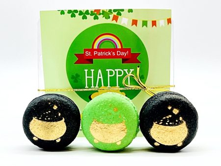 Pot of Gold French Vanilla Macaron Set | Perfect for upcoming St. Patrick s Day Celebration For Sale